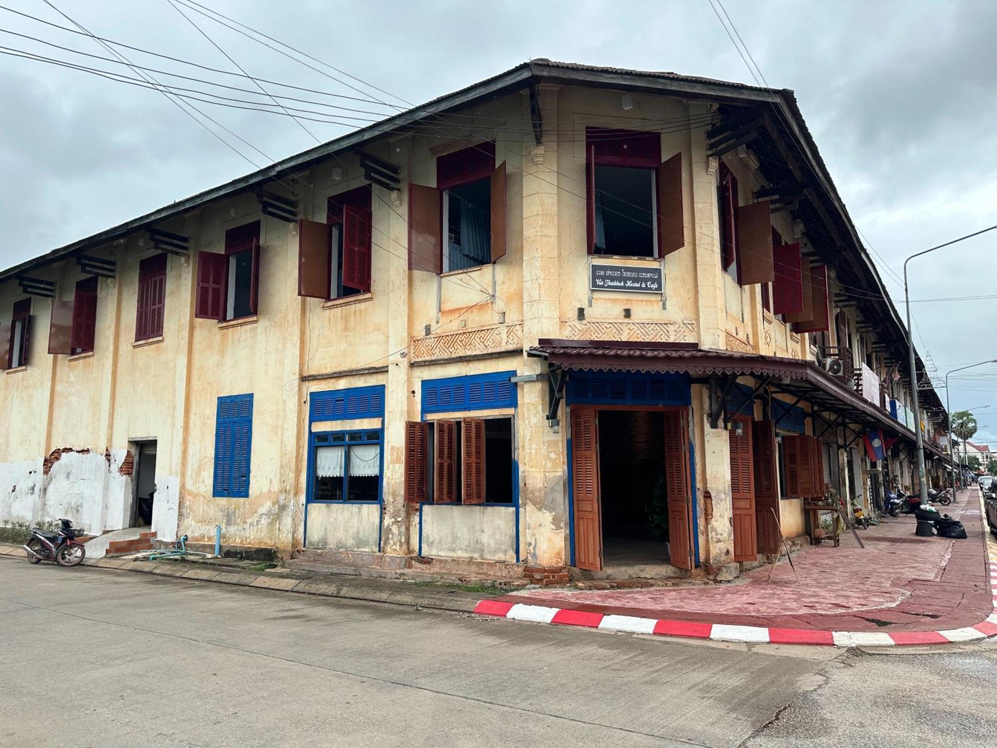 Via Thakhek Hostel & Cafe Exterior photo