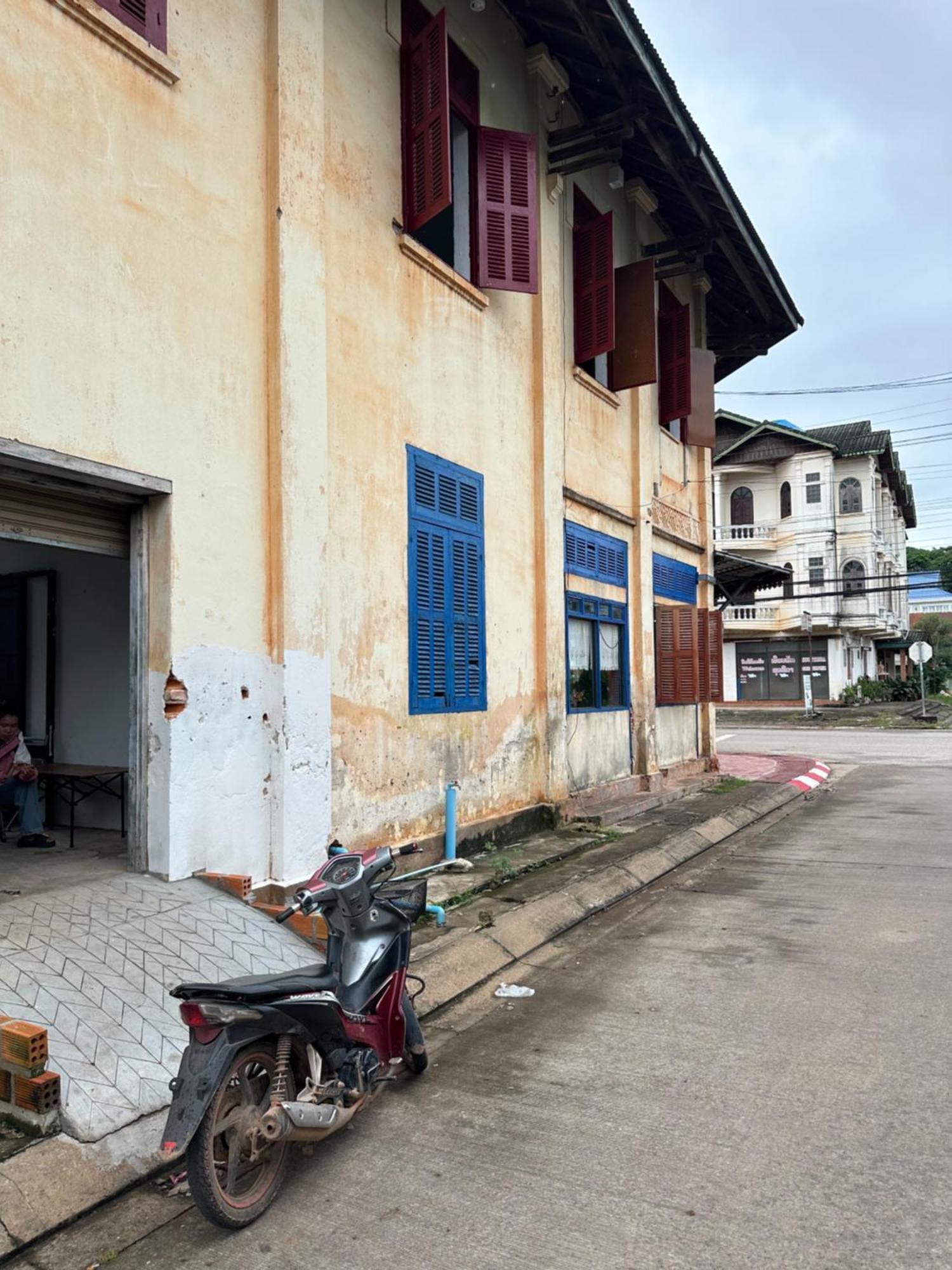Via Thakhek Hostel & Cafe Exterior photo